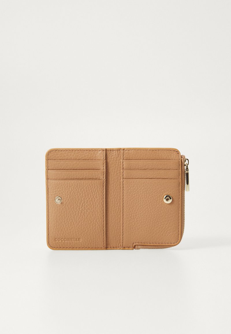 Coccinelle Portafoglio Morbido Metallic Soft Rosette - Pelle Pregiata, Compatto Con Slot E Zip, Beige 13x8,5 Cm - 6