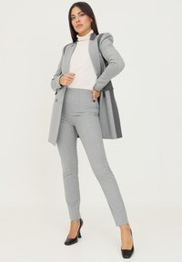 Patrizia Pepe Stoffhose - light gray melan