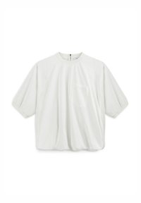 Witte blouse met korte mouwen en een ronde halslijn, voorzien van een pocket aan de linkerkant en gathered mouwen voor een ontspannen pasvorm.