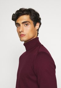 INDICODE JEANS Camisola - zinfandel