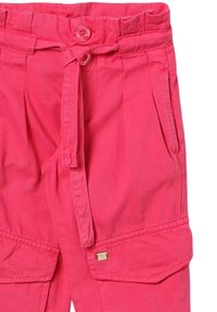 Pantaloni cargo rosa in cotone, con vita regolabile, chiusura con bottone e numerose tasche. Tessuto testurizzato e vestibilità comoda.