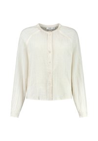Camisa de botón ligera color crema, con mangas largas, tejido texturizado y cuello redondo. Presenta un sutil detalle arrugado.