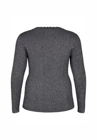 Grå ribbad stickad tröja med långa ärmar, med en rundad halsringning och en texturerad yta. Tyget verkar mjukt och något stretchigt.