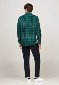 Tommy Hilfiger BRUSHED EASY CHECK SHIRT - Camicia - nouveau green multi check