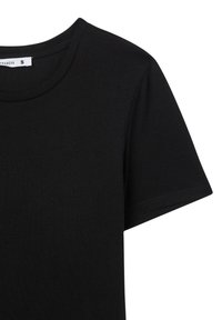 Czarna bawełniana koszulka z okrągłym dekoltem i krótkimi rękawami. Tkanina wydaje się gładka, o minimalnej teksturze, z metką oznaczoną jako "S."