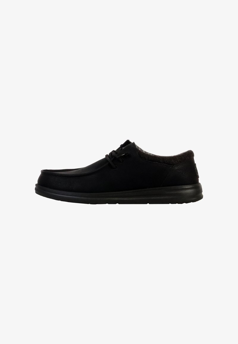 Zwarte leren schoenen met een gladde textuur, vetersluiting, ronde neus en een gevoerde zool voor comfort. Subtiele stikdetails langs het bovenwerk.