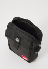 The North Face REDBOX SMALL CARRY BAG UNISEX - Axelremsväska - black