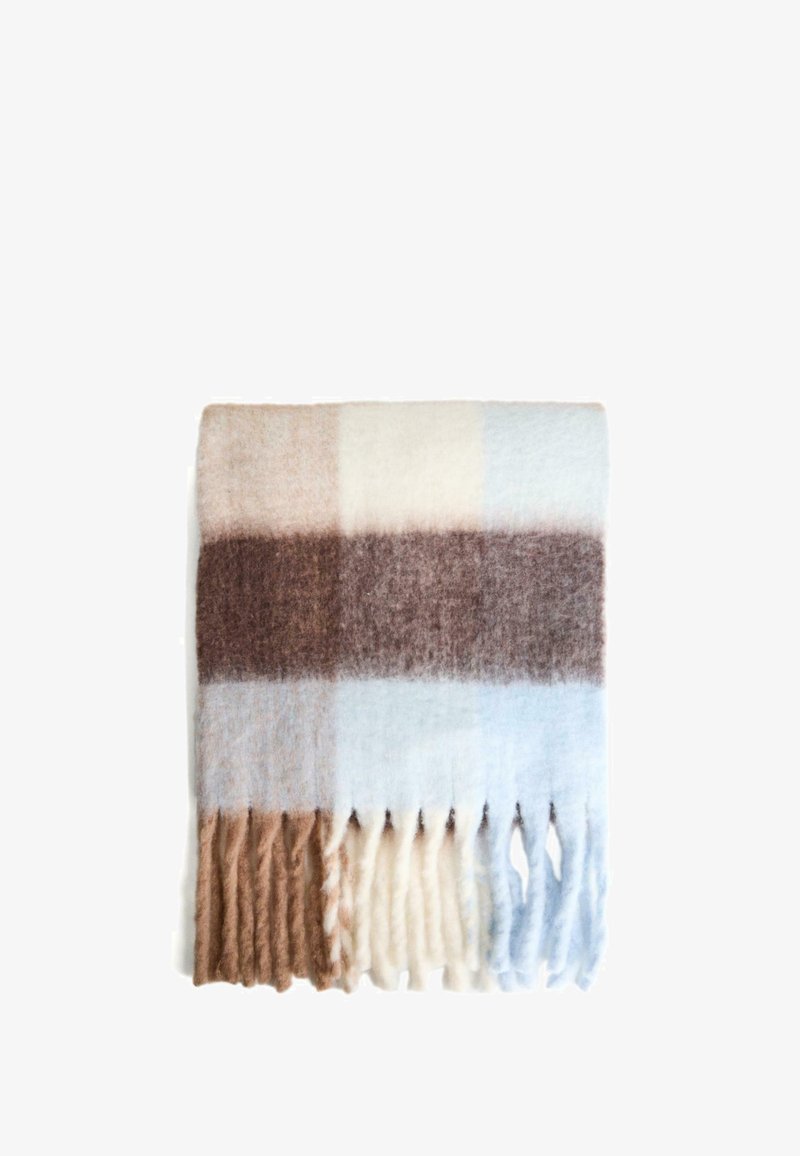 Uldplaid med et ternet mønster i lyseblå, creme, brun og taupe, med frynser i kanten for ekstra tekstur.
