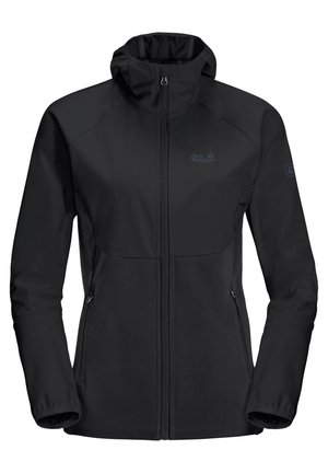 Zwarte softshell jas met een aansluitend ontwerp, volledige rits, verstelbare capuchon en twee zijzakken. Bevat een logo op de borst.