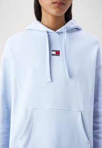 Tommy Jeans Jersey con capucha - light blue