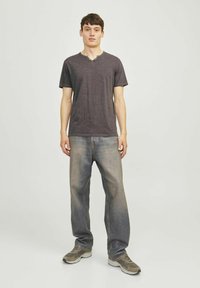 Jack & Jones ESPLIT NECK NOOS - Basic T-shirt - mulch