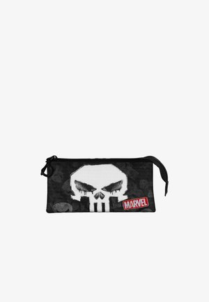 Bolsa negra con cremallera que presenta un destacado gráfico de calavera blanca y un logo de Marvel en rojo. Está hecha de un tejido duradero con una superficie texturizada.