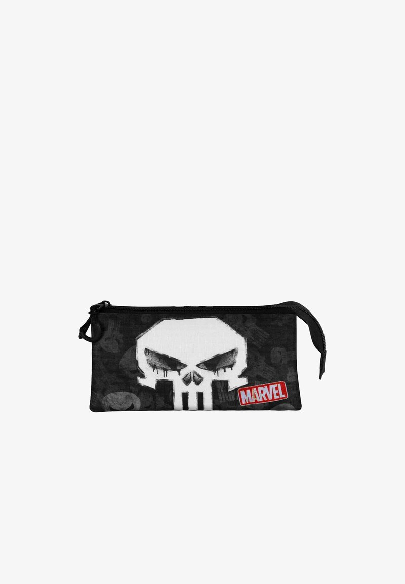 Bolsa negra con cremallera que presenta un destacado gráfico de calavera blanca y un logo de Marvel en rojo. Está hecha de un tejido duradero con una superficie texturizada.