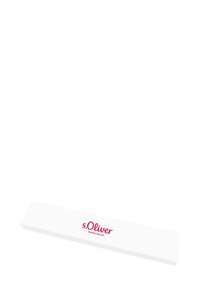 Scatola rettangolare bianca con bordi piatti, con il testo rosso "s.Oliver" e "FASHION FOR LIFE" sulla superficie superiore.