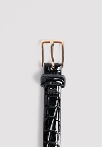 NA-KD Opasok - black