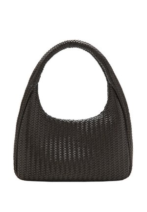 Sac à main en cuir tressé noir avec poignée supérieure arrondie et forme de croissant.