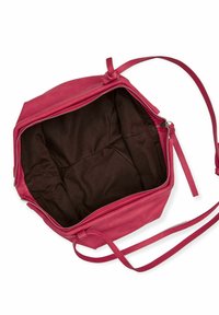 Sac à main en cuir rose avec une surface texturée, fermeture éclair. Intérieur doublé en tissu marron, avec des compartiments pour l'organisation.