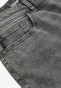 Next STRETCH - Vaqueros rectos - grey washed