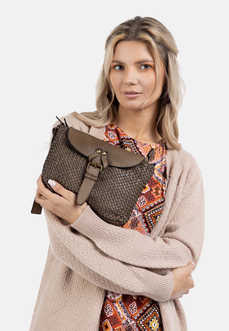 usha USHA FESTIVAL HANDBAG RAKATA Umhängetasche beige Zalando.de