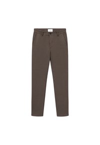 Rutete brune bukser med skreddersydd passform, frontlommer og glidelås. Materialet ser ut til å være teksturert med et subtilt mønster gjennomgående.