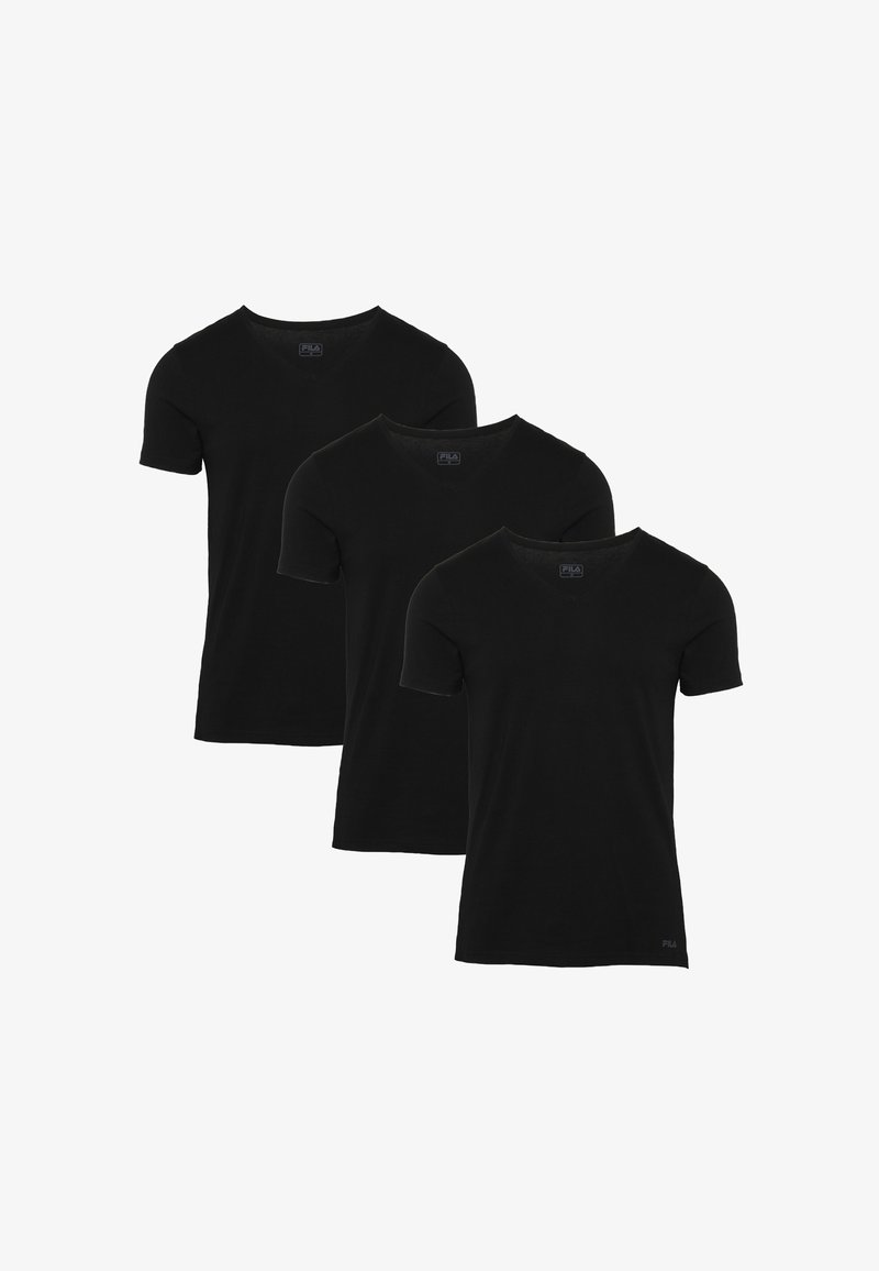 Τρία μαύρα T-shirt με κοντά μανίκια και στρογγυλή λαιμόκοψη τοποθετημένα δίπλα-δίπλα σε λευκό φόντο.
