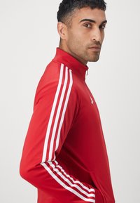 adidas Performance LIVERPOOL FC DNA TRACK  - Klubruházat - strawberry red