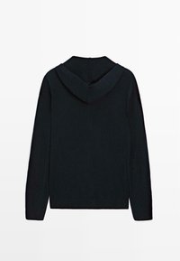 Dunkelmarineblaue Kapuzenjacke mit entspannter Passform, die eine weiche Textur, eine breite Kapuze und gerippte Bündchen aufweist. Die Rückansicht hebt das minimalistische Design hervor.