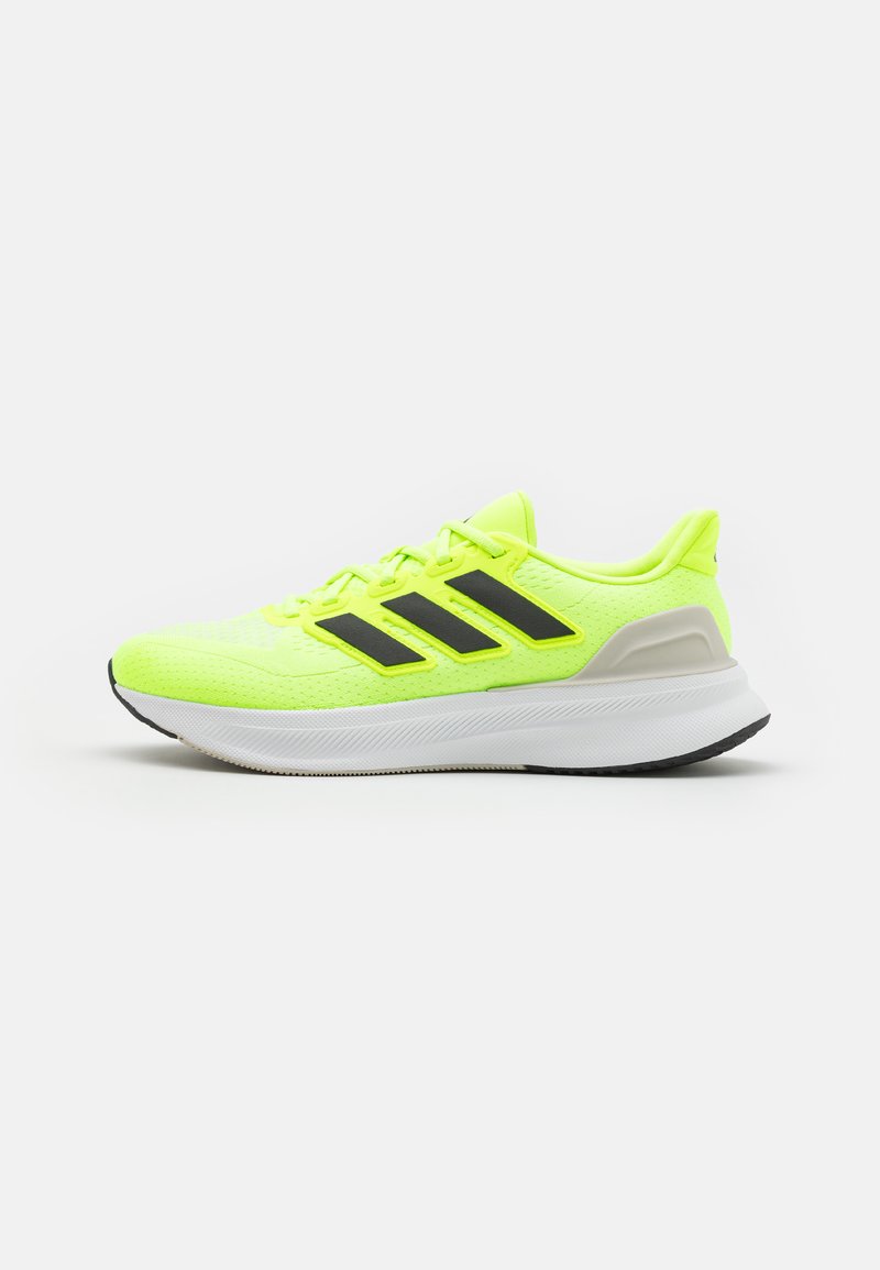 Baskets de sport jaune fluo avec des rayures noires, tige en mesh, col rembourré et semelle texturée. Design léger pour la course ou l'entraînement.