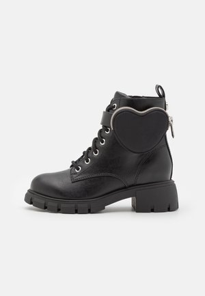 Steve Madden Gležnjarji z vezalkami - black