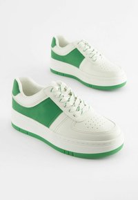 Next FOREVER COMFORT CHUNKY- REGULAR - Matalavartiset tennarit - white green