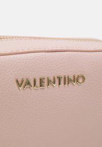 Valentino Bags SPECIAL MARTU - Mala a tiracolo - cipria