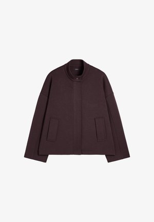 Brązowa, oversize kurtka z wysokim kołnierzem i zapięciem na zatrzaski. Posiada dwie przednie kieszenie oraz miękką, teksturowaną tkaninę.