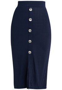 Marinblå ribbad midikjol med en framficka, med silvriga knappdetaljer längs vänster sida och elastisk midja.