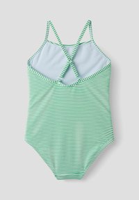 Maillot de bain une pièce à rayures vertes et blanches avec un dos croisé, doté de bretelles réglables et d'un tissu doux et respirant.