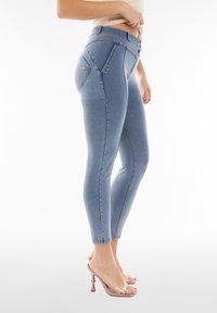 Freddy PUSH-UP - Skinny-Farkut - denim blu medio yellow seams