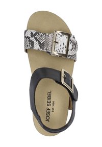 Czarno-białe sandały w wężowy wzór z dwoma regulowanymi paskami, jeden z nich z metalowym srebrnym zapięciem. Miękka beżowa wkładka z widoczną nazwą marki.