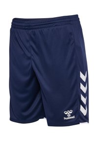 Shorts de sport bleu marine avec ceinture élastique, bandes chevrons blanches sur les côtés et logo d'abeille Hummel blanc sur la jambe gauche.