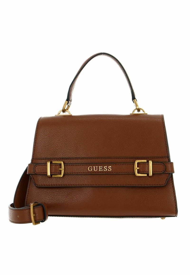 Sac à main Guess en cuir marron avec poignée supérieure, boucles dorées sur la sangle avant et bandoulière réglable.