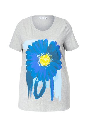 Šedé tričko s krátkým rukávem s velkým modrým květinovým potiskem se žlutým středem, hladkou texturou a kulatým výstřihem.
