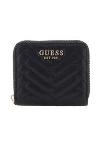 Portefeuille matelassé noir avec motif en chevrons, orné d'un logo doré "GUESS EST 1981" et d'une fermeture éclair. Design compact.