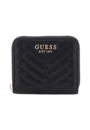 Portefeuille matelassé noir avec motif en chevrons, orné d'un logo doré "GUESS EST 1981" et d'une fermeture éclair. Design compact.