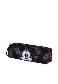 Trousse noire avec une fermeture éclair rouge, ornée d'un grand design de Mickey Mouse et de petits motifs de Mickey sur la surface. Tissu texturé.