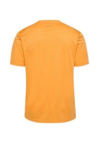 Kortärmad atletisk t-shirt i ljus orange, tillverkad av lättviktsmaterial med en mjuk textur, med en klassisk rundhalsdesign.