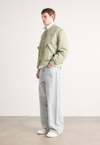 Thumbnail Image 3