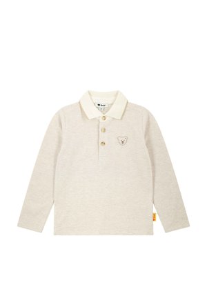 Beige Polohemd mit langen Ärmeln und einem cremefarbenen Kragen, drei Knöpfen und einer Bärenstickerei auf der Brust. Weicher Stoff und gerades Saumdesign.
