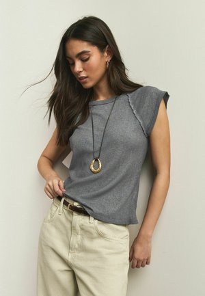REGULAR FIT - RAW SEAM DETAIL SHORT CAPPED SLEEVE - Základné tričko - charcoal grey