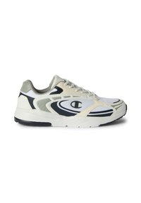 Zapatilla deportiva blanca con acentos en gris, beige y negro, parte superior de malla y sintético, y un logo de Champion en el lateral.