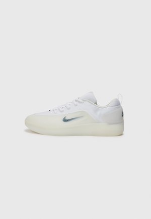 ZOOM NYJAH 4 UNISEX UNISEX - Sneakersy niskie
