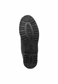 Svart gummisul med djupa mönster, med spår och åsar för grepp. Platt, oval hälform och texturerad yta.