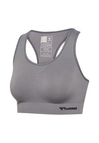 Szary, bezszwowy stanik sportowy z wycięciem na plecach, logo hummel w lewym dolnym rogu oraz nadrukowana etykieta z instrukcją prania wewnątrz tyłu.